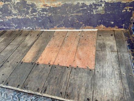 22t仕様　３軸低床　２デフ　平ボデー　L＝７.9