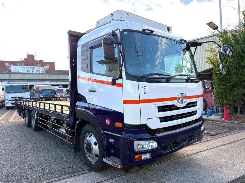 22t仕様　３軸低床　２デフ　平ボデー　L＝７.9