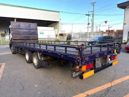 22t仕様　３軸低床　２デフ　平ボデー　L＝７.9
