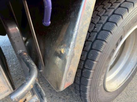 22t仕様　３軸低床　２デフ　平ボデー　L＝７.9