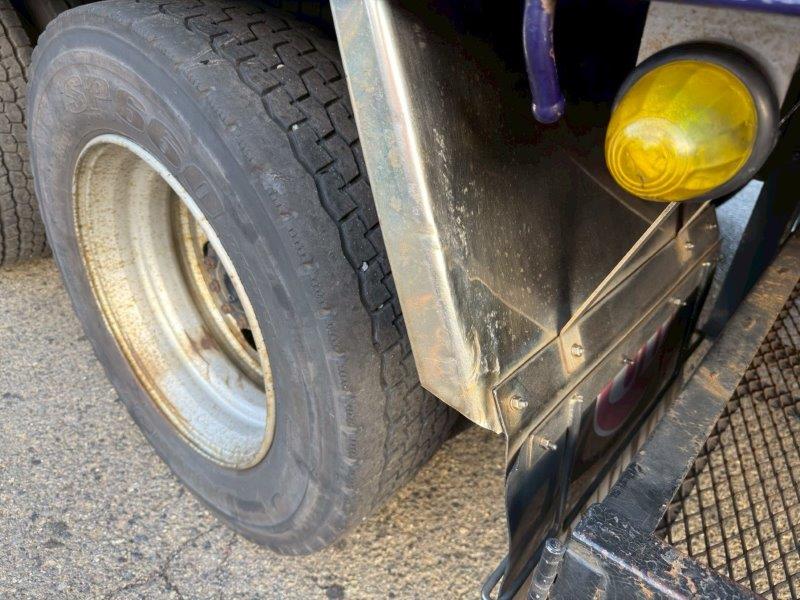 22t仕様　３軸低床　２デフ　平ボデー　L＝７.9