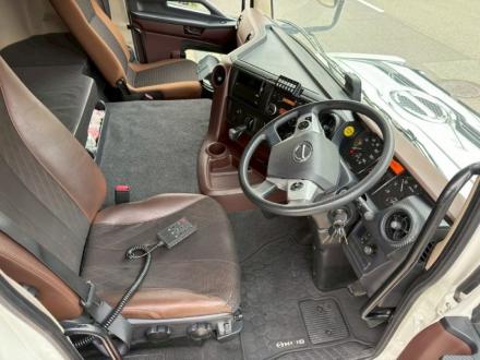 25t仕様　４軸低床　アルミウイング