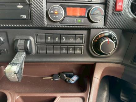 25t仕様　４軸低床　アルミウイング