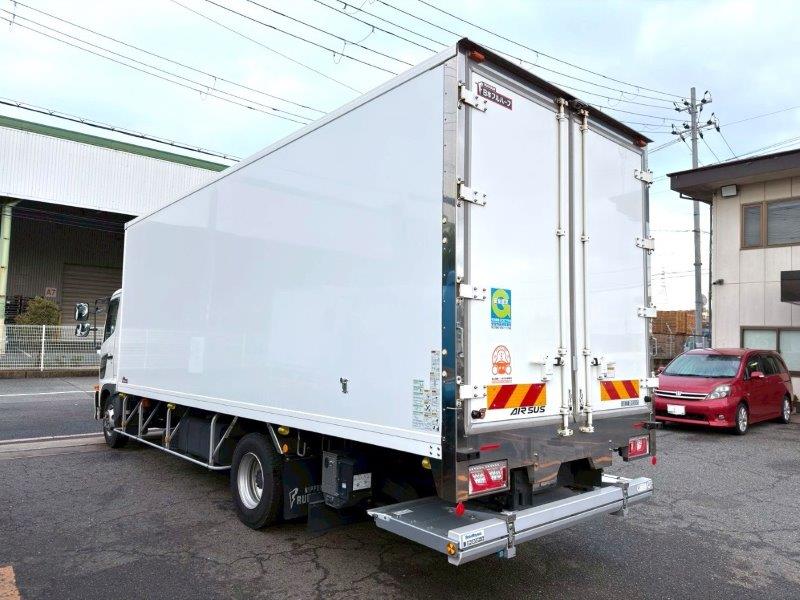 ４t　冷凍バン　格納ゲート付