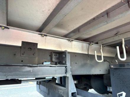 ４t　冷凍バン　格納ゲート付