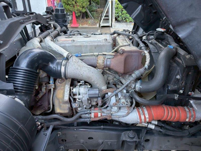 ４t　冷凍バン　格納ゲート付