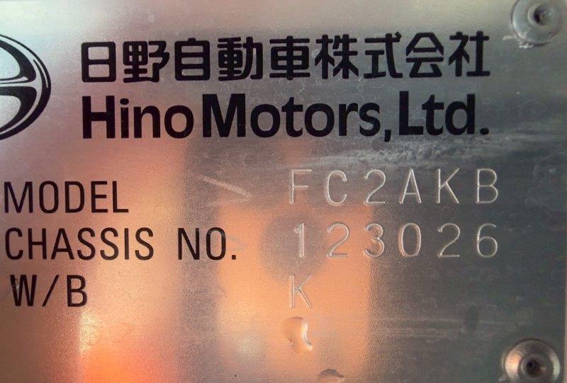 ４t　冷凍バン　格納ゲート付