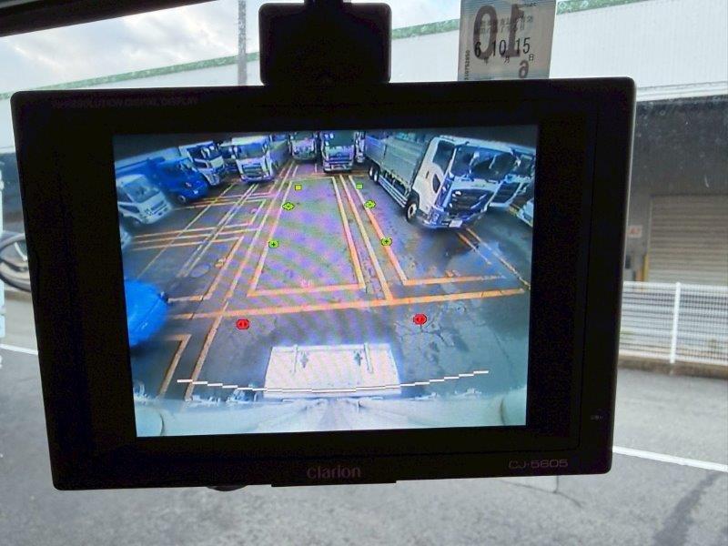 ４t　冷凍バン　格納ゲート付