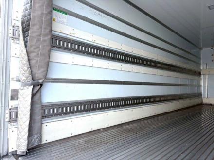 ４t　冷凍バン　格納ゲート付