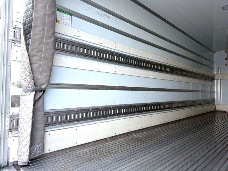 ４t　冷凍バン　格納ゲート付