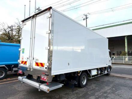 ４t　冷凍バン　格納ゲート付