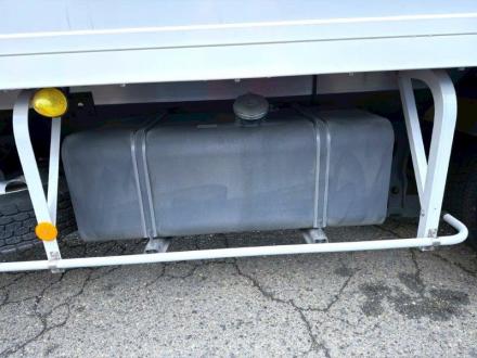 ４t　冷凍バン　格納ゲート付