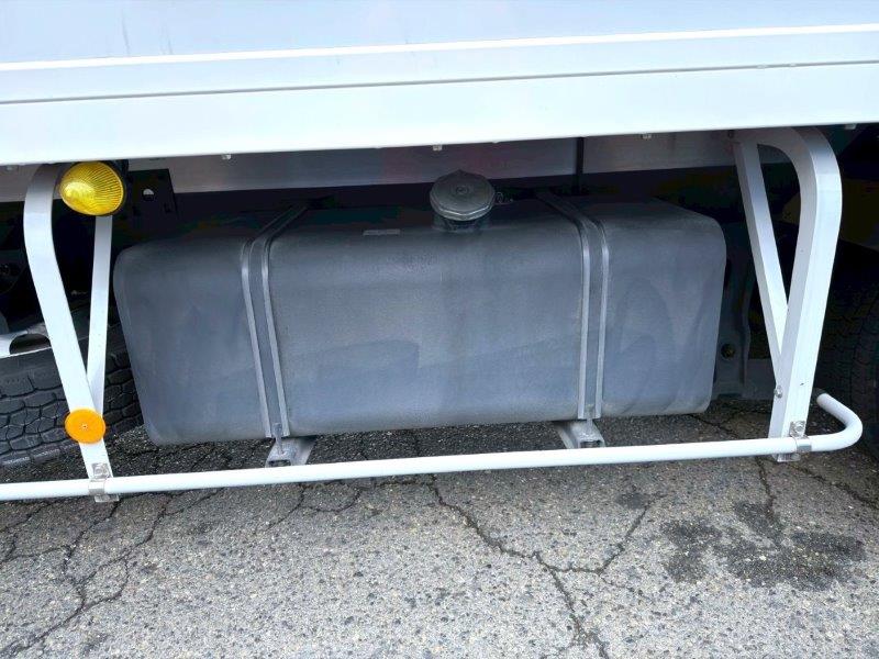 ４t　冷凍バン　格納ゲート付