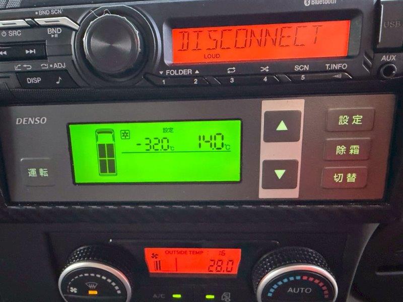 ４t　冷凍バン　格納ゲート付