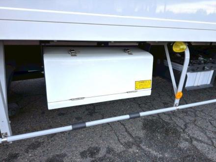 ４t　冷凍バン　格納ゲート付