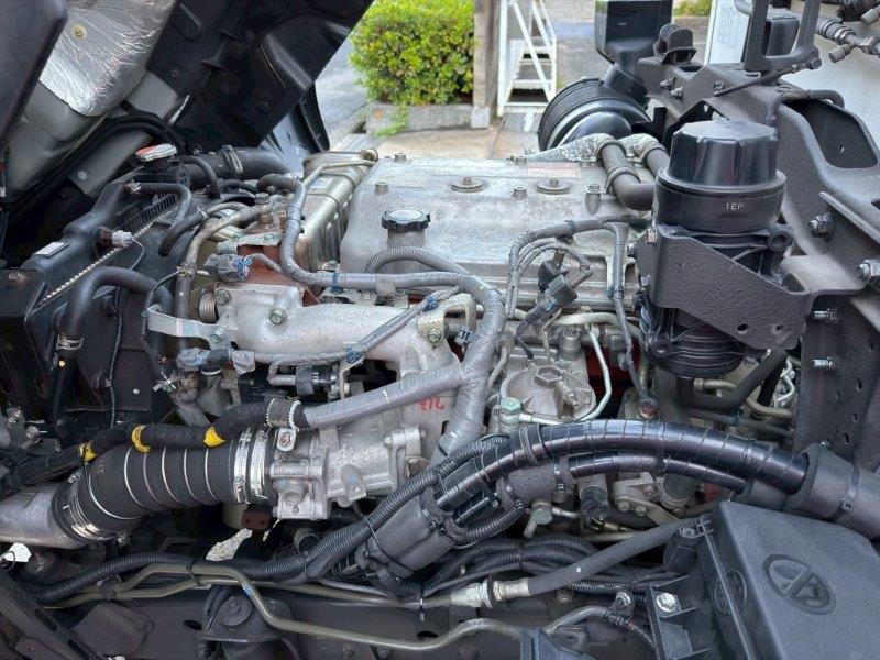 ４t　冷凍バン　格納ゲート付