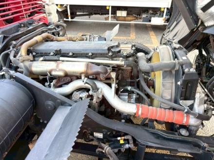 ４t　クレーン付アルミ平ボデー