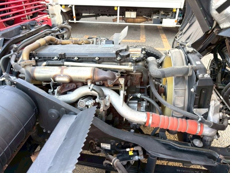 ４t　クレーン付アルミ平ボデー