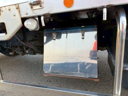 ４t　クレーン付アルミ平ボデー