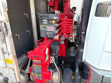 ４t　クレーン付アルミ平ボデー