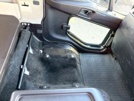 ４t　クレーン付アルミ平ボデー