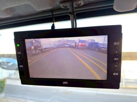 ４t　クレーン付アルミ平ボデー