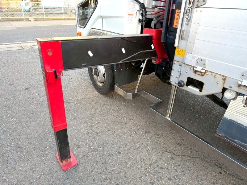 ４t　クレーン付アルミ平ボデー