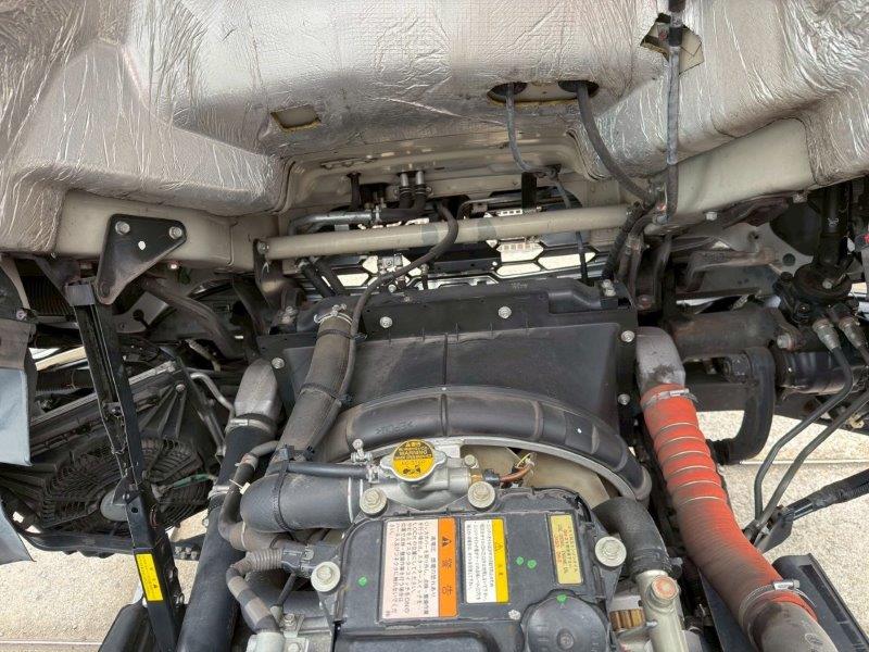 ４t　ワイド　格納ゲート付　アルミウイング