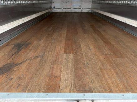 ４t　ワイド　格納ゲート付　アルミウイング