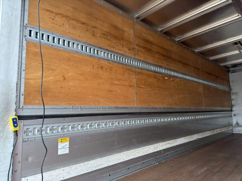 ４t　ワイド　格納ゲート付　アルミウイング