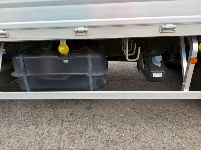 ４t　ワイド　格納ゲート付　アルミウイング