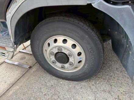 ４t　ワイド　格納ゲート付　アルミウイング