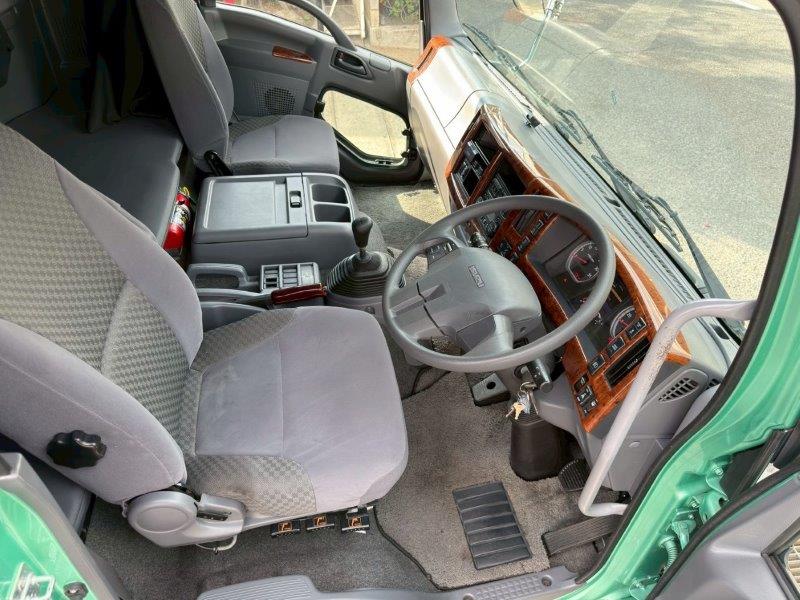 ４ｔ　ワイド　Ｌ＝7.2　アルミウイング