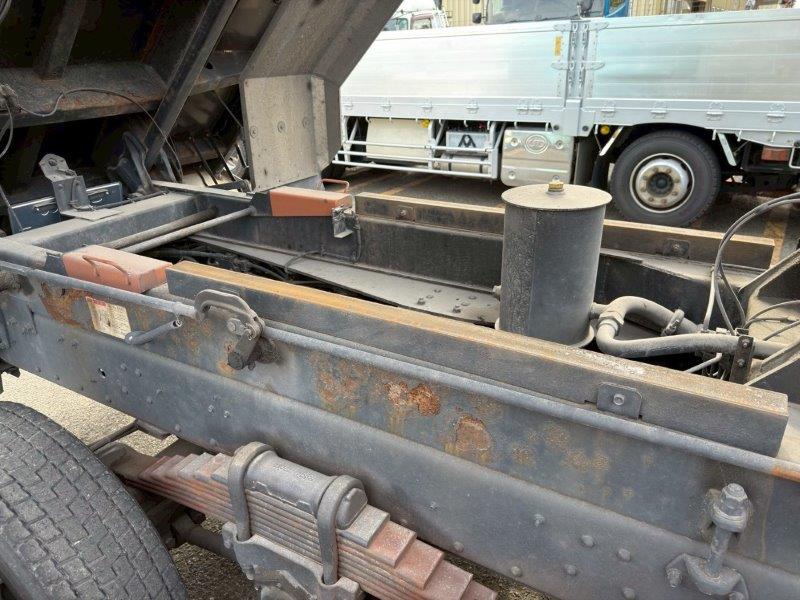 ３軸車　２デフ　深ダンプ　ステンレスボデー