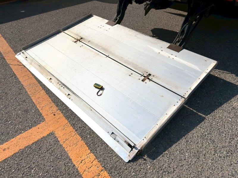 増トン　ワイド　格納ゲート付　冷凍バン