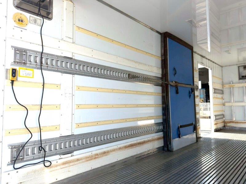 増トン　ワイド　格納ゲート付　冷凍バン