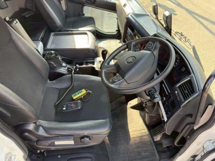 増トン　ワイド　格納ゲート付　冷凍バン