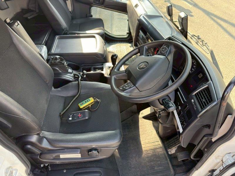 増トン　ワイド　格納ゲート付　冷凍バン