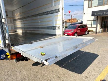 増トン　ワイド　格納ゲート付　冷凍バン