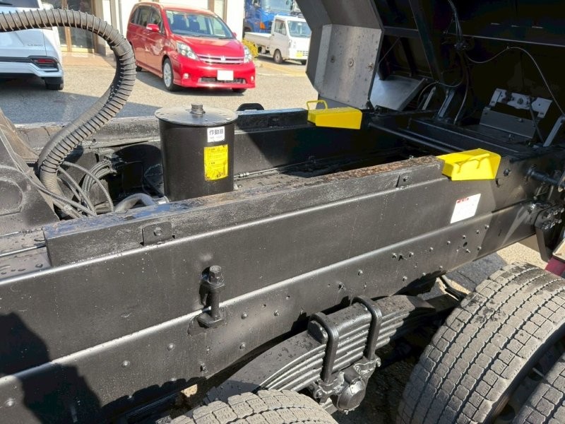 ３軸車　２デフ　ステンレスボデー　深ダンプ