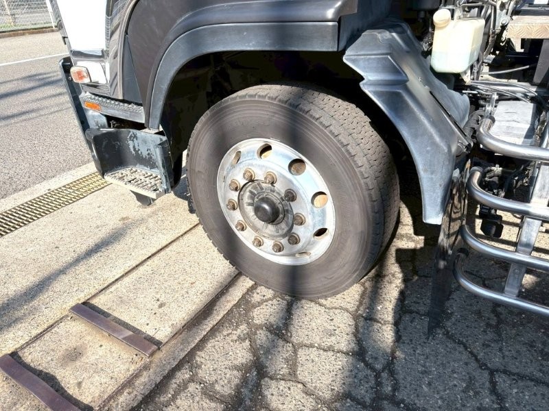 ３軸車　２デフ　ステンレスボデー　深ダンプ