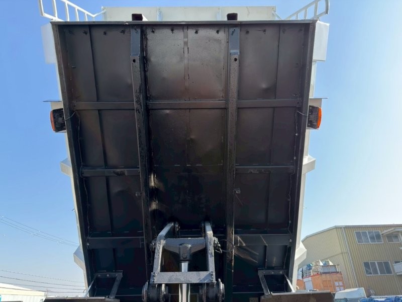 ３軸車　２デフ　ステンレスボデー　深ダンプ