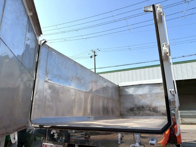 ３軸車　２デフ　ステンレスボデー　深ダンプ