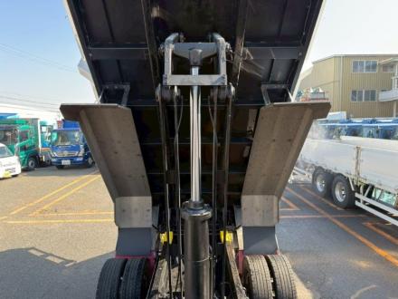 ３軸車　２デフ　ステンレスボデー　深ダンプ