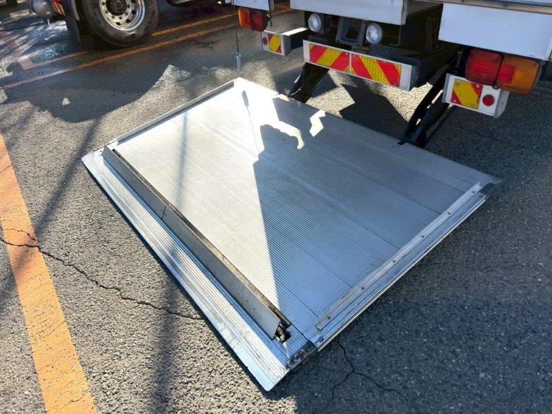 4t　ワイド　ゲート付アルミバン