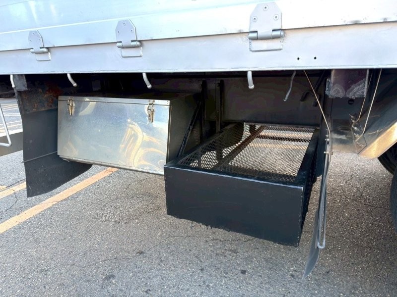 25t仕様　３軸高床　２デフ　クレーン付平ボデー