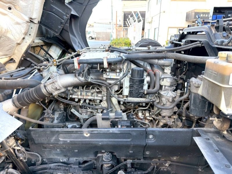 25t仕様　３軸高床　２デフ　クレーン付平ボデー