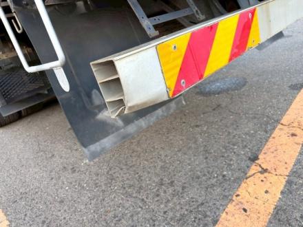 25t仕様　３軸高床　２デフ　クレーン付平ボデー