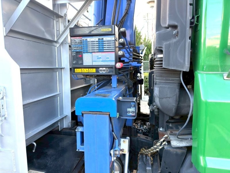 25t仕様　３軸高床　２デフ　クレーン付平ボデー