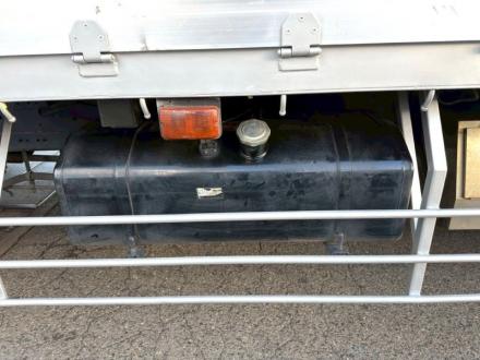 25t仕様　３軸高床　２デフ　クレーン付平ボデー